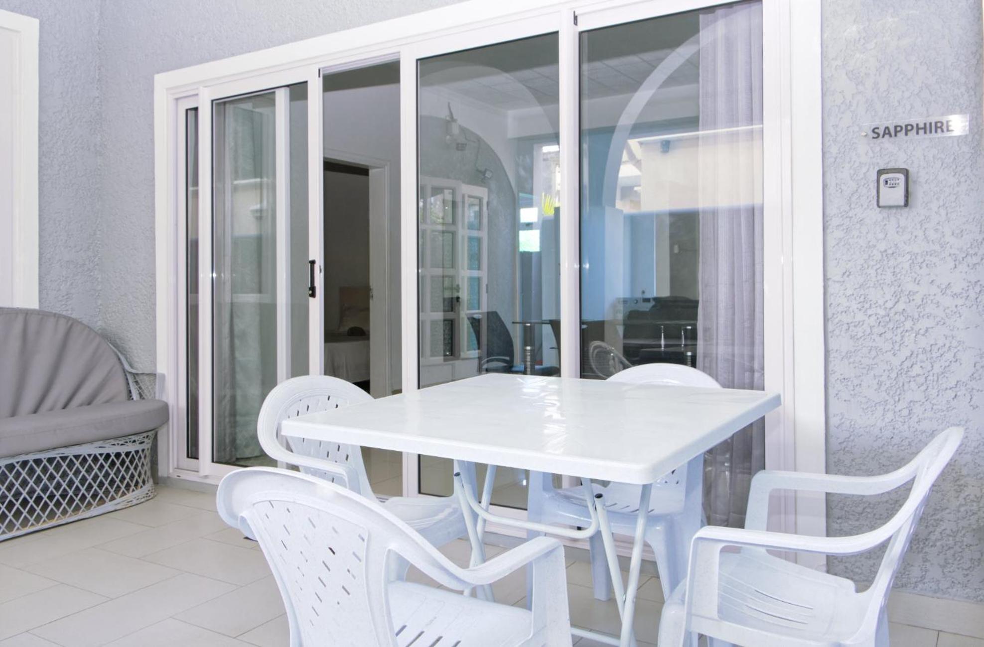 Blue Pebbles Villa Flic en Flac Exterior photo